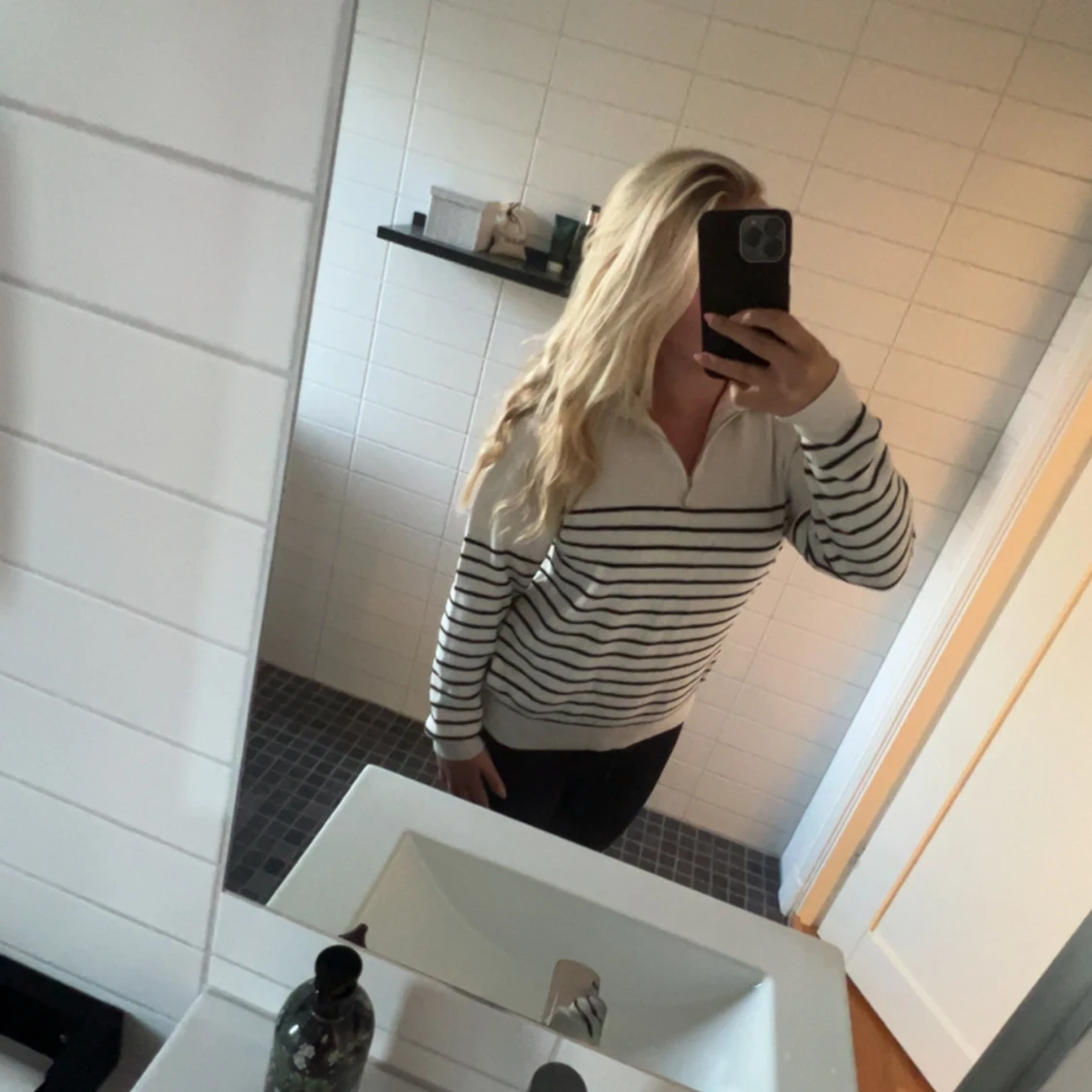 Randig vit stickad tröja med half zip - 1