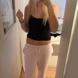 Ljusrosa mjukisbyxor  - Ljusrosa mjukis från Gina tricot