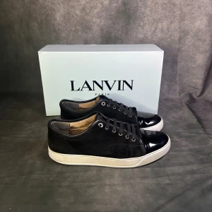 Lanvin toecap sneaker -  fint skick, dock liten defekt ( kolla sista bilden) | Size  uk 9 passar 43/44 | box medföljer | fraktar spårbart inom 24 timmar |  för att köpa klicka ” köp nu” | vid frågor skriv ett meddelande |