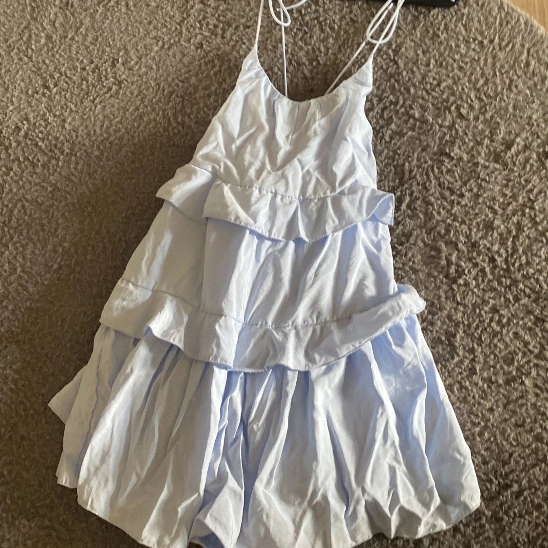 Ljusblå volangklänning med knyt - 2