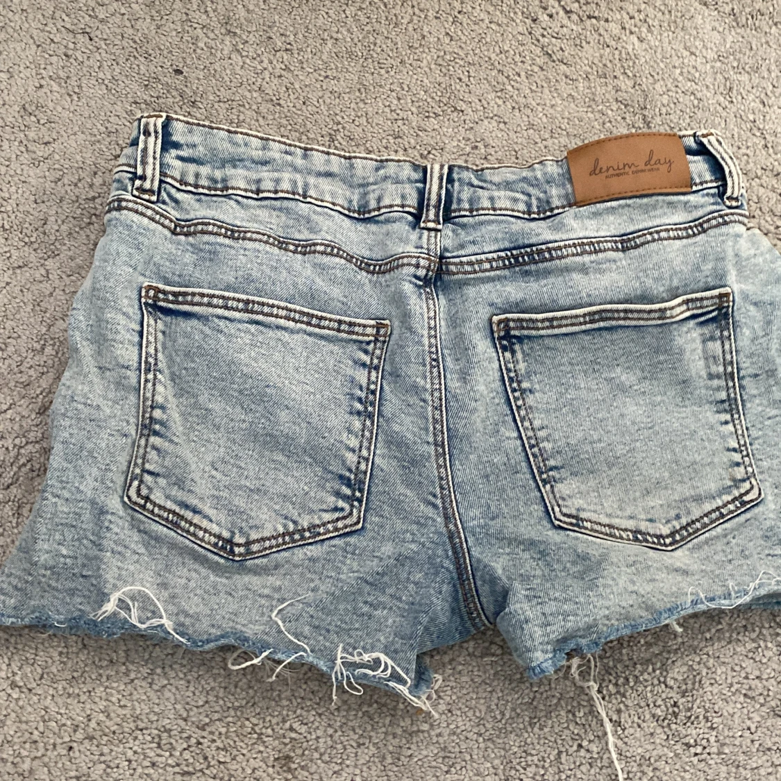 Ljusblå jeansshorts från Denim Day - 1