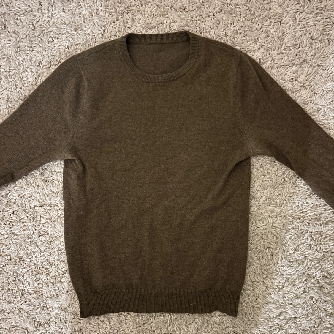 Brun stickad tröja av 100% cashmere