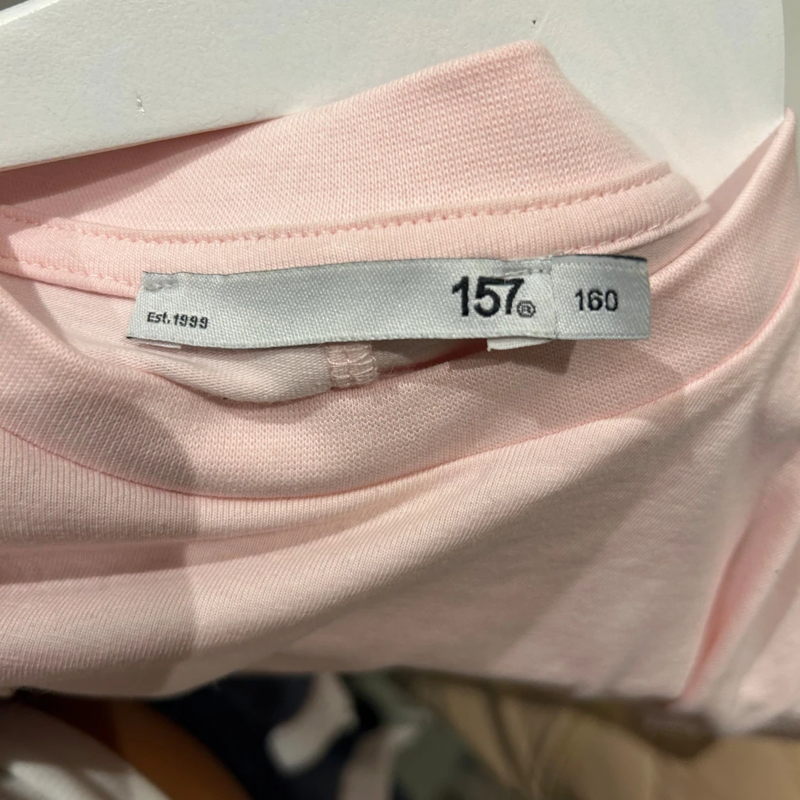 Ljusrosa t-shirt från 157 - 2