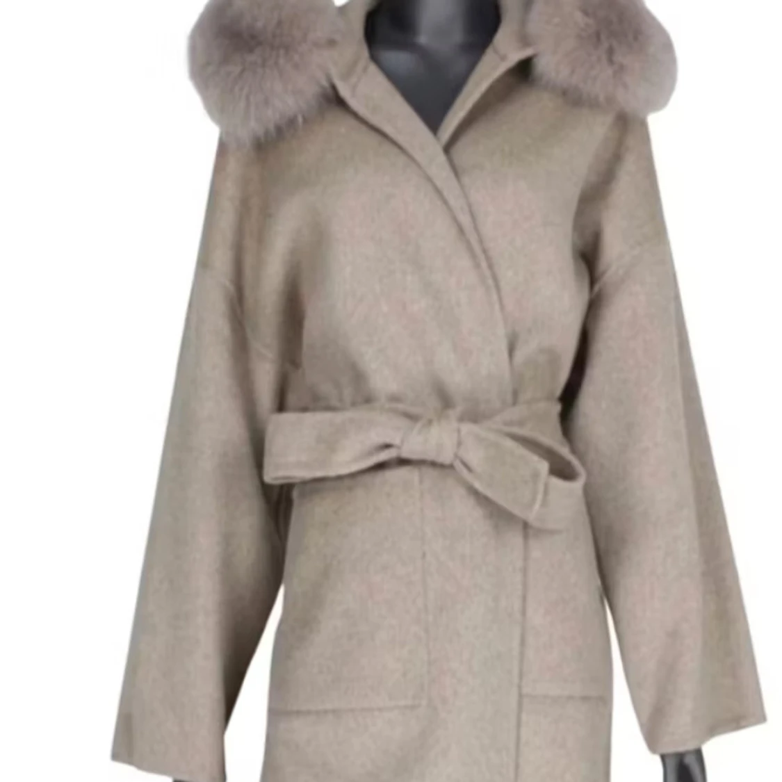 Taupe kappa med pälskrage och bälte - 1