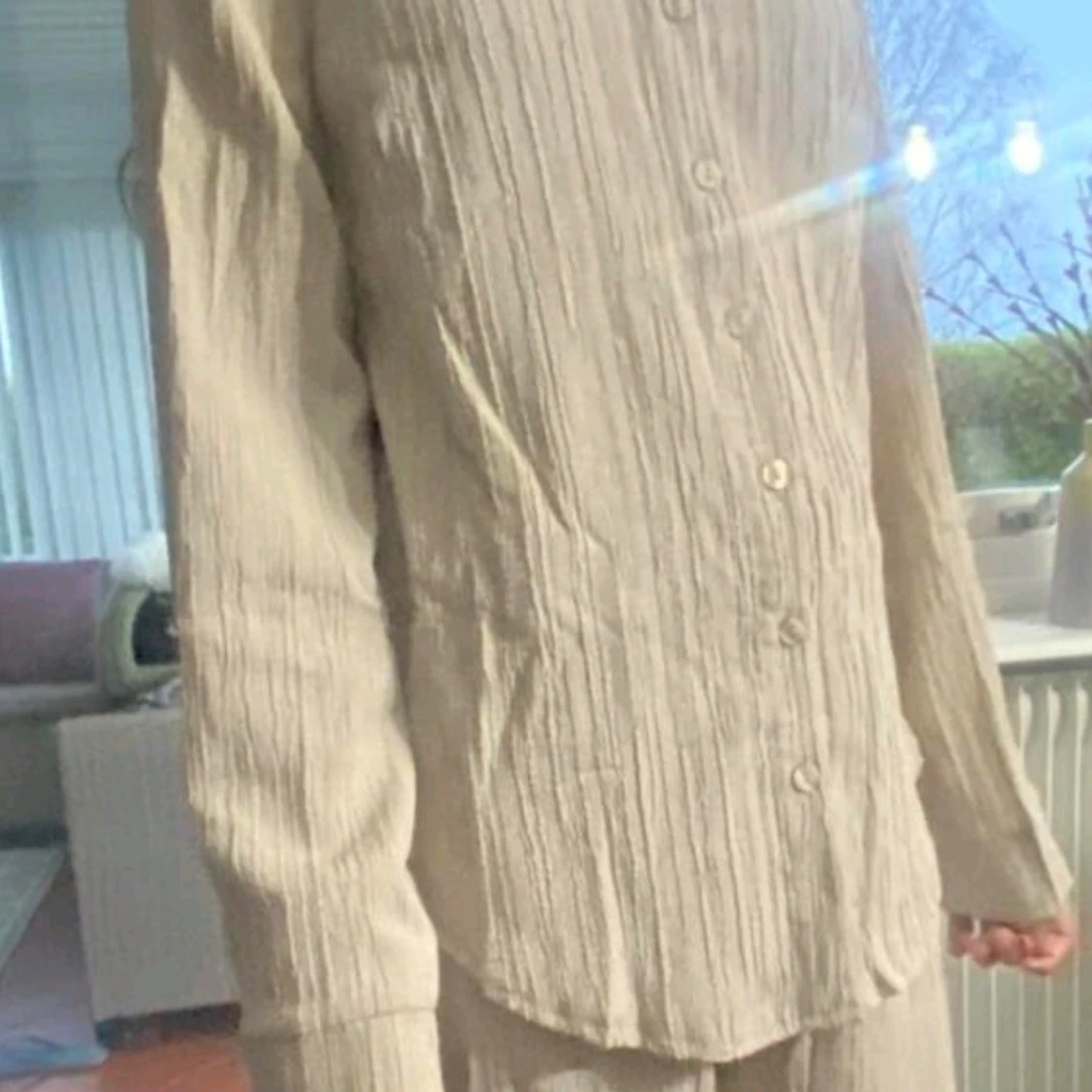 Beige skjorta i krinklad bomull - 1