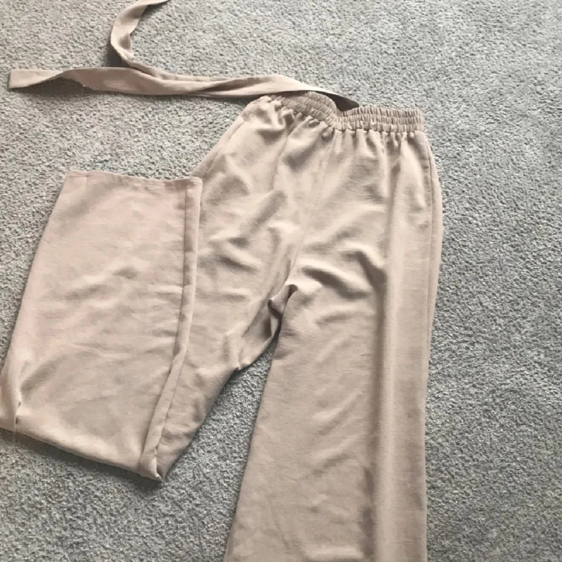 Beiga vida byxor med knytband - 1