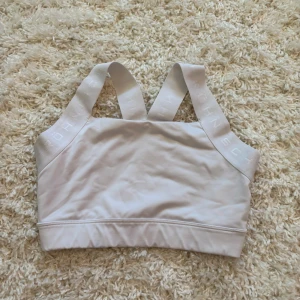 Röhnisch sport bh - Sport bh i stl M, nästan som ny