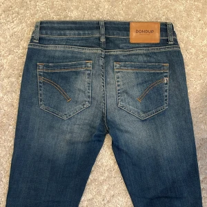 Dondup jeans - Tja säljer dessa feta dondup jeans i stl W28 L30, nypris är ca 5000. Dem är väldigt unika med lite slitningar och färgen så därför sätter jag det priset jag sätter, men priset är ej hugget i sten. Hör av dig ifall du är intresserad!🤗😉