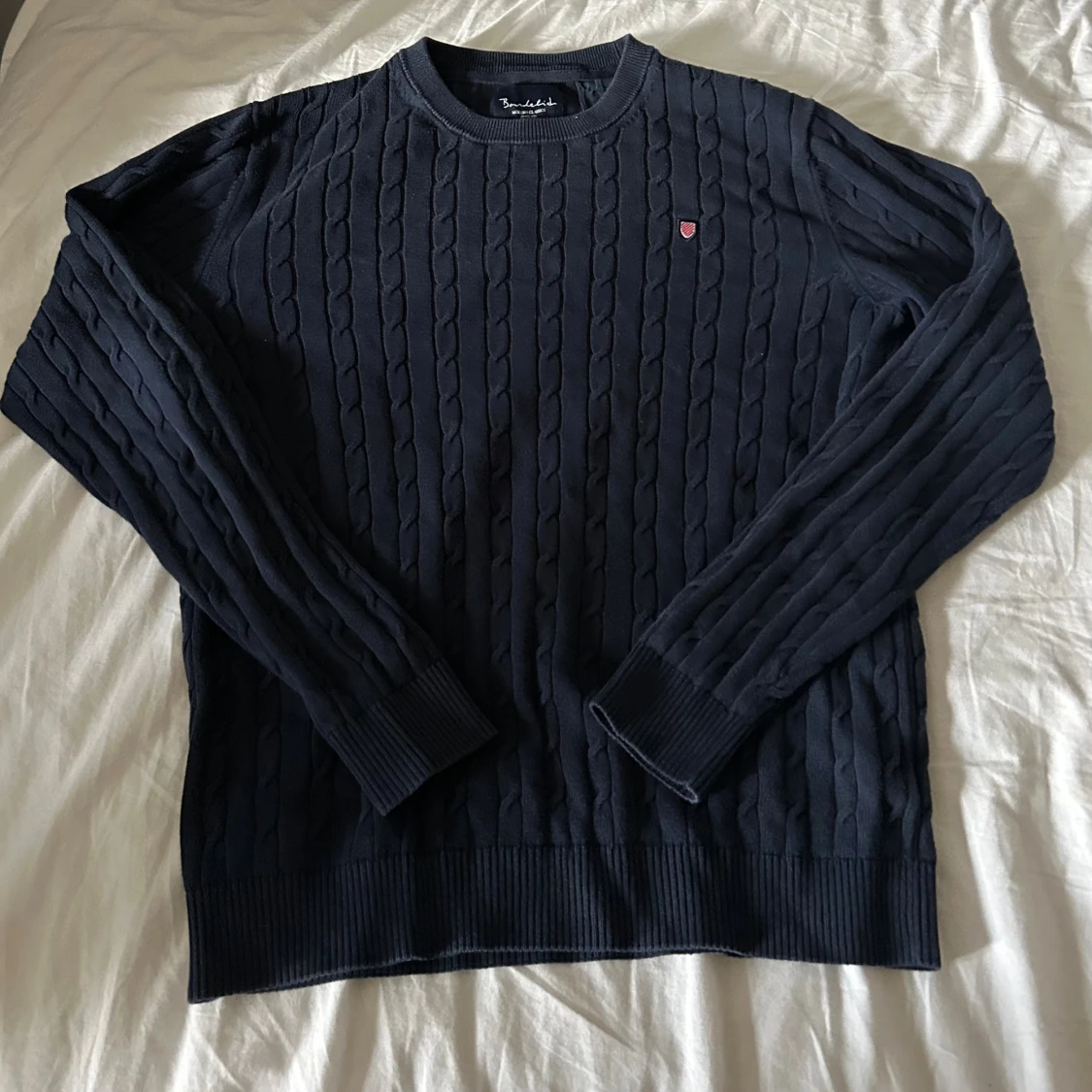 Bondelid kabelstickad tröja