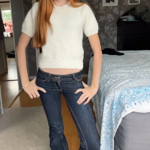 Stickad topp - Säljer denna super fina stickade toppen från Gina tricot. Endast använd ett fåtal gånger så i bra skick. Köpt från ginatricot för 400kr.