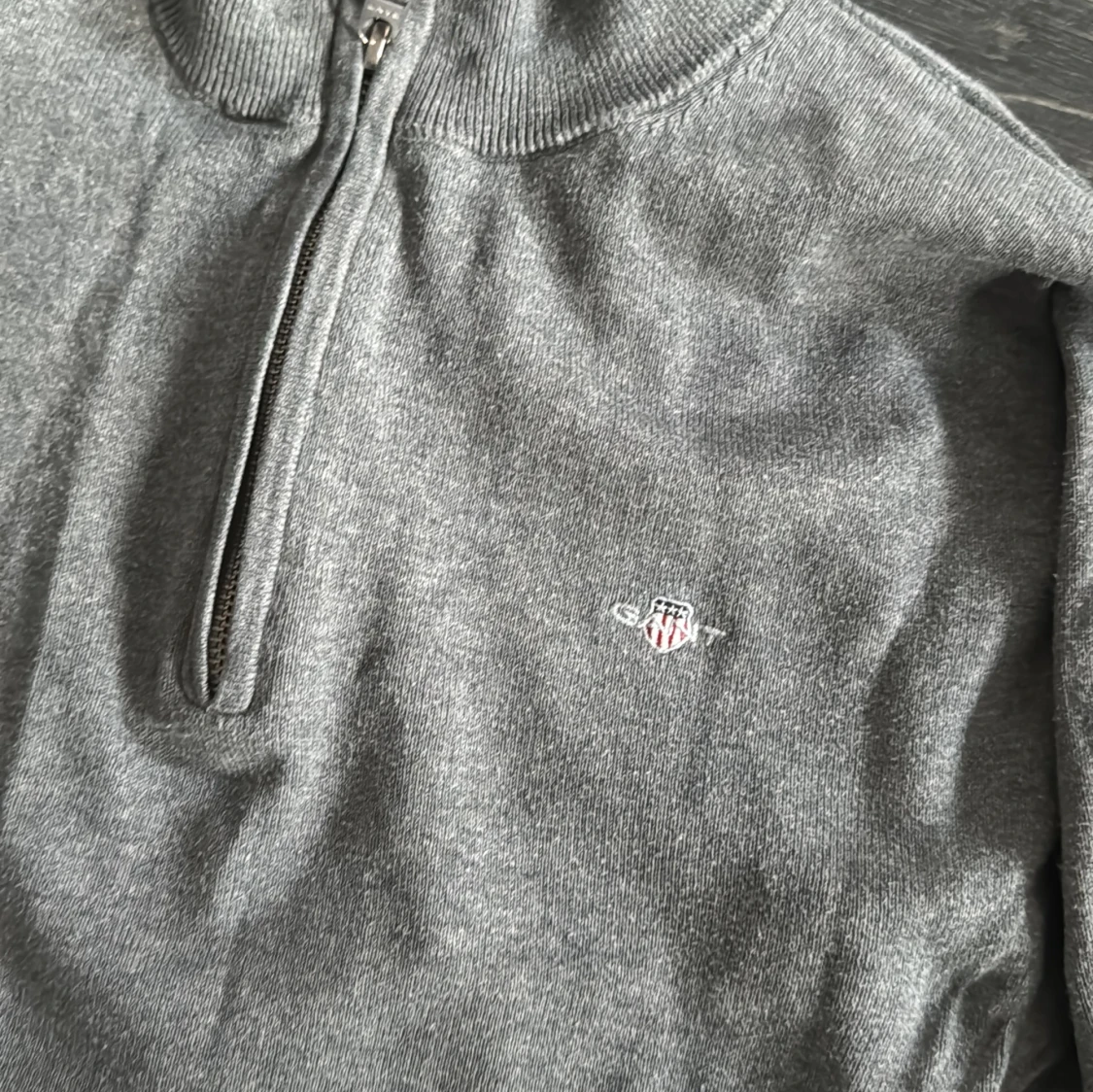 Grå half zip tröja från GANT - 1