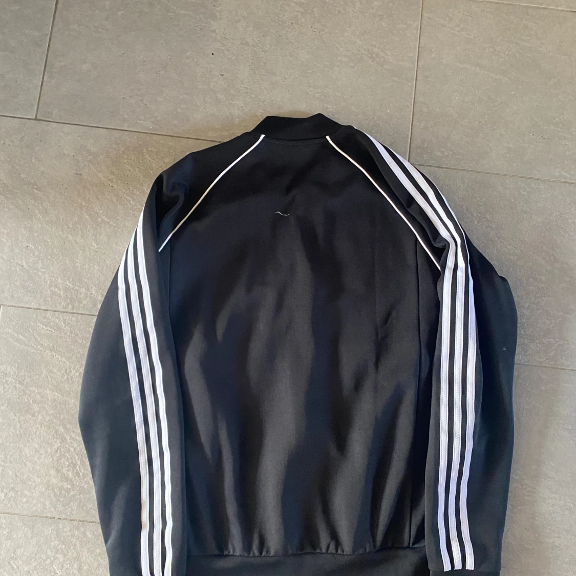 Svart Adidas track jacket med vita ränder - 2