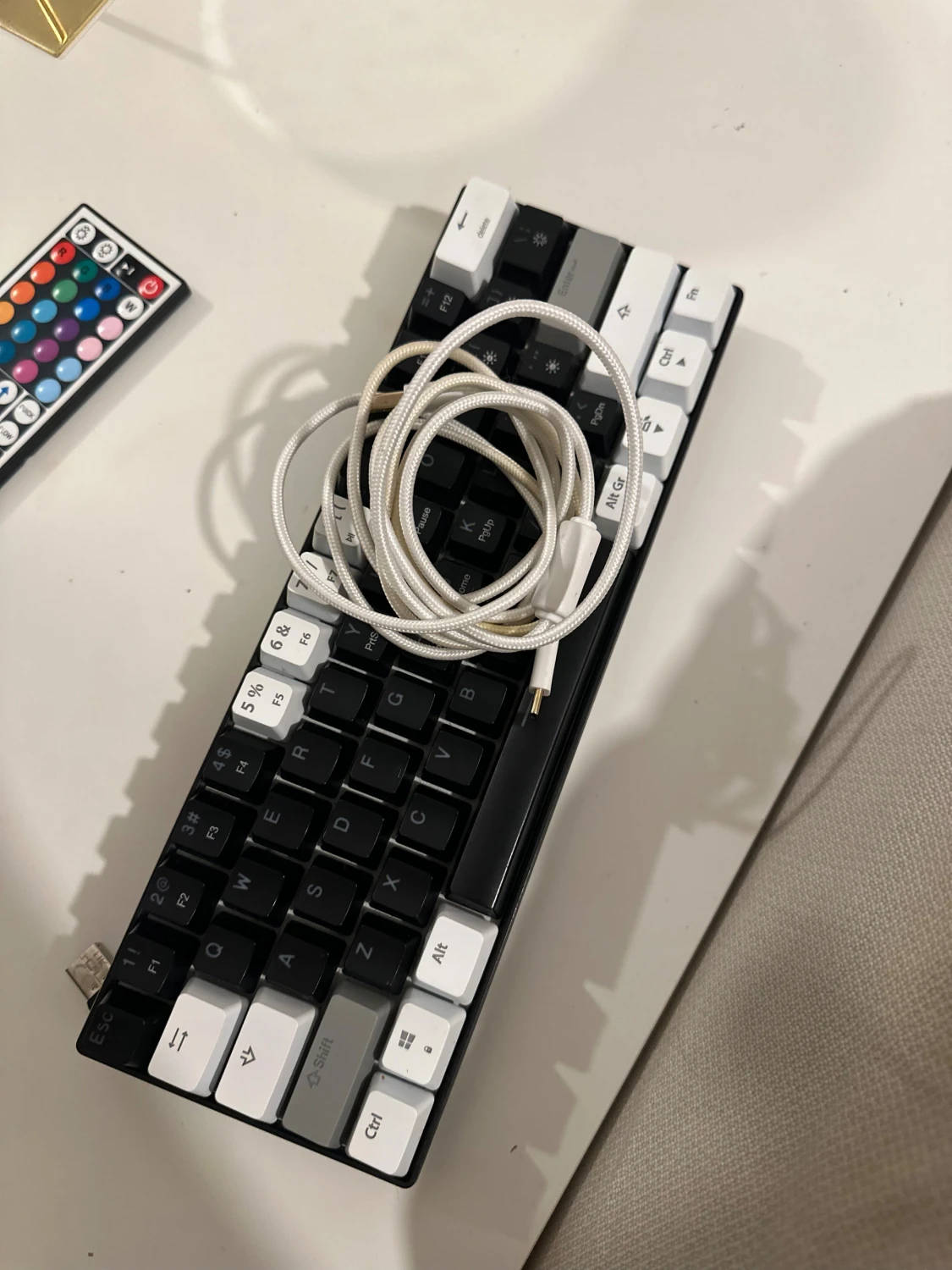 Mekaniskt tangentbord 65% med röda switchar - 5