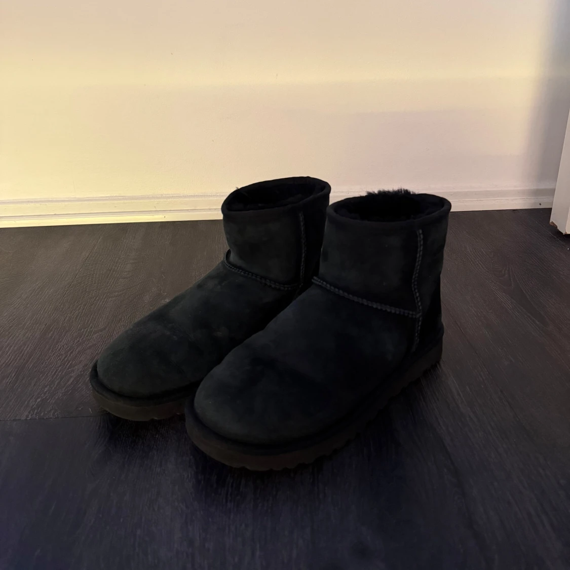 Svarta UGG boots i mocka