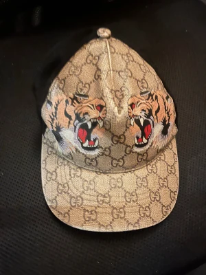 GG Keps - Keps. Storlek M. Så passar om du är mellan 12-16. Skriv om minsta fundering! 🤔🙂