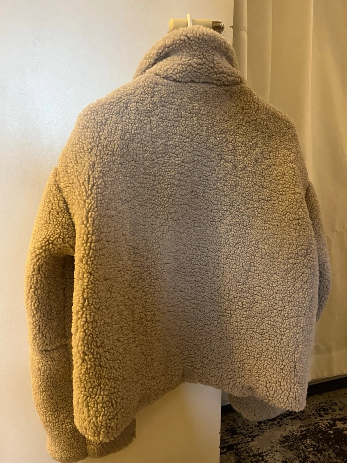 Beige teddyjacka med dragkedja - 1