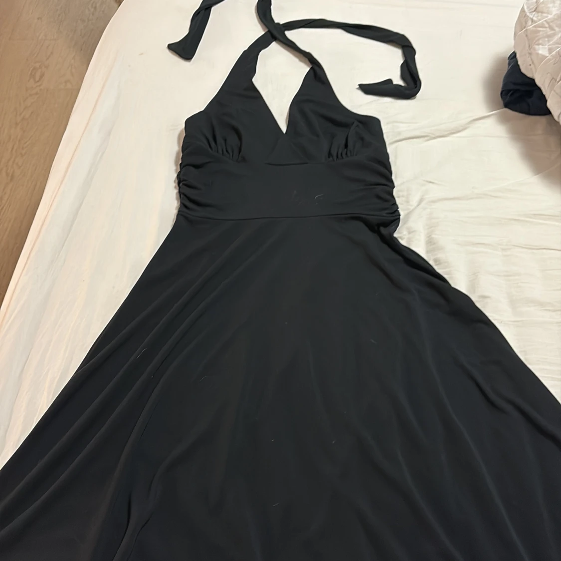 Svart vintage långklänning med halterneck från HM