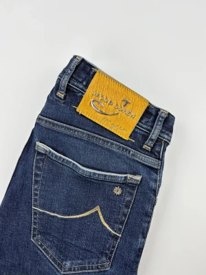 Jacob Cohën 622 Limited Edition jeans - | Säljer ett par Jacob Cohën jeans i riktigt bra använt skick. | Storlek: 29 | Hör av dig vid frågor eller funderingar.