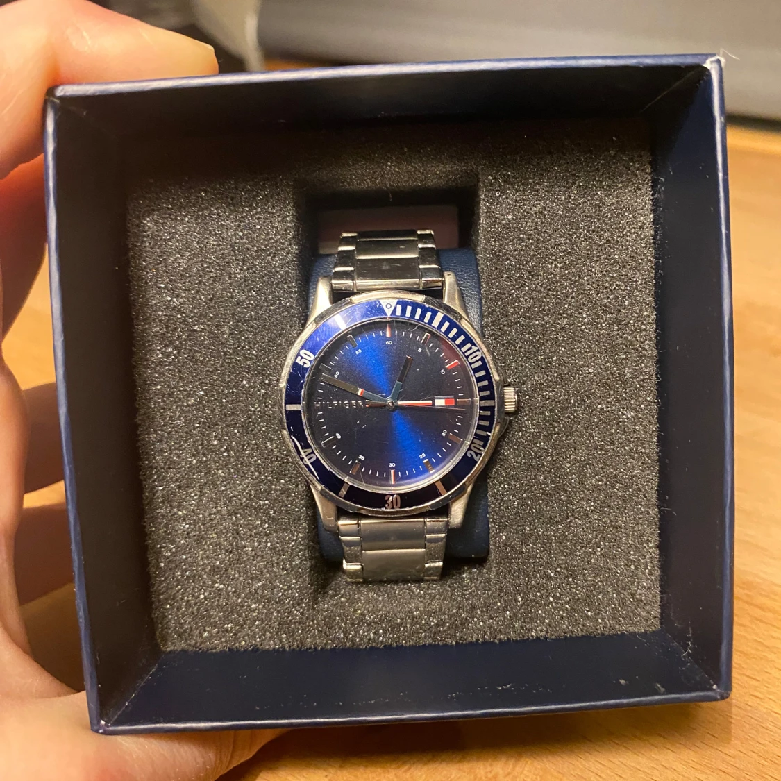 Blå klocka från Tommy Hilfiger