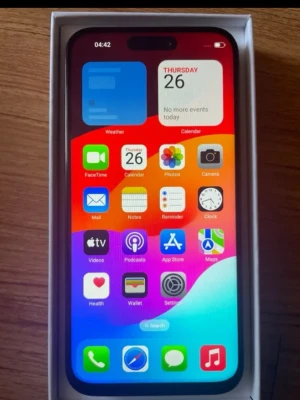 iPhone 17 PRO 258 GB - Säljer en iPhone 17 Pro i originalförpackning. Telefonen är i nyskick utan synliga repor eller skador. Modern design med Dynamic Island, kraftfull prestanda och avancerad kamera. Perfekt för dig som vill ha det senaste från Apple. Levereras med kartong. MÖTS BARA ‼️