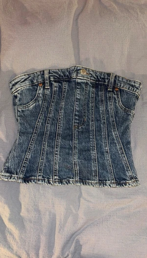 Tubtopp - Tubtopp i jeansmaterial. Använd en gång.