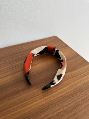 Diadem från Lindex - Är helt ny och oanvänd.