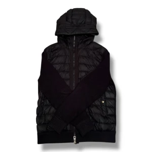 Moncler cardigan  - Äkta i bra skick kvitto finns 