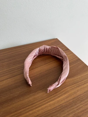 Diadem från Lindex - Är helt ny och oanvänd.