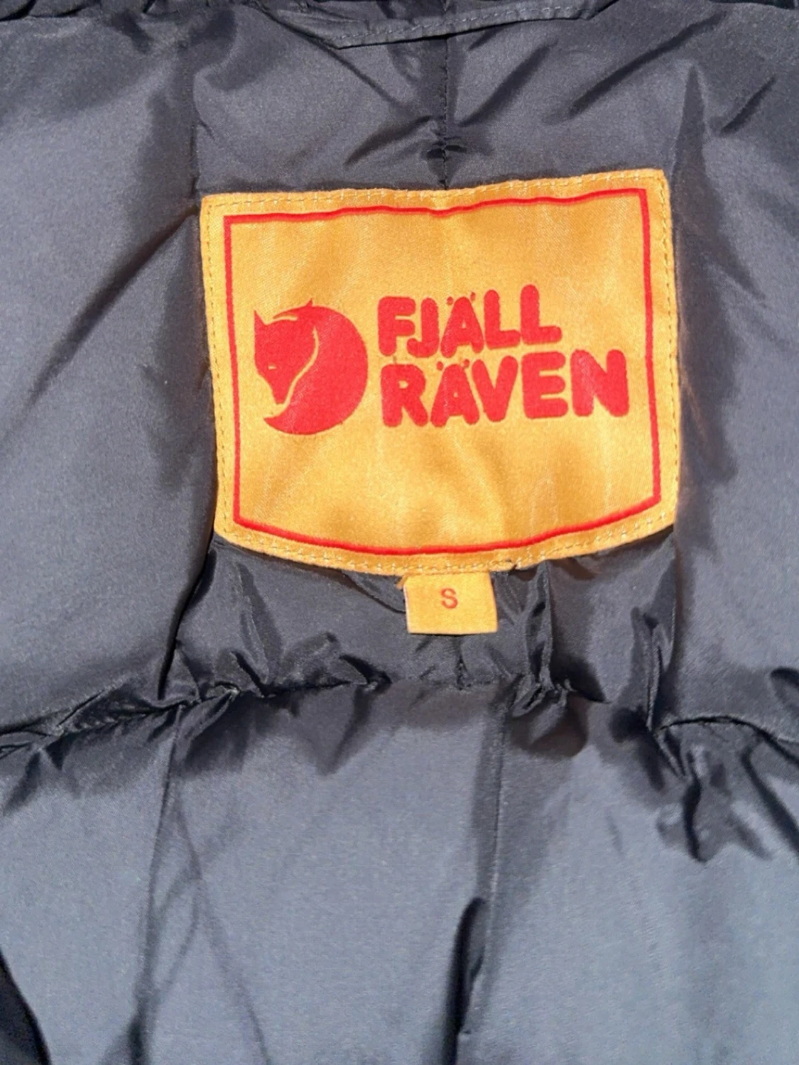 Svart pufferjacka från Fjällräven - 2