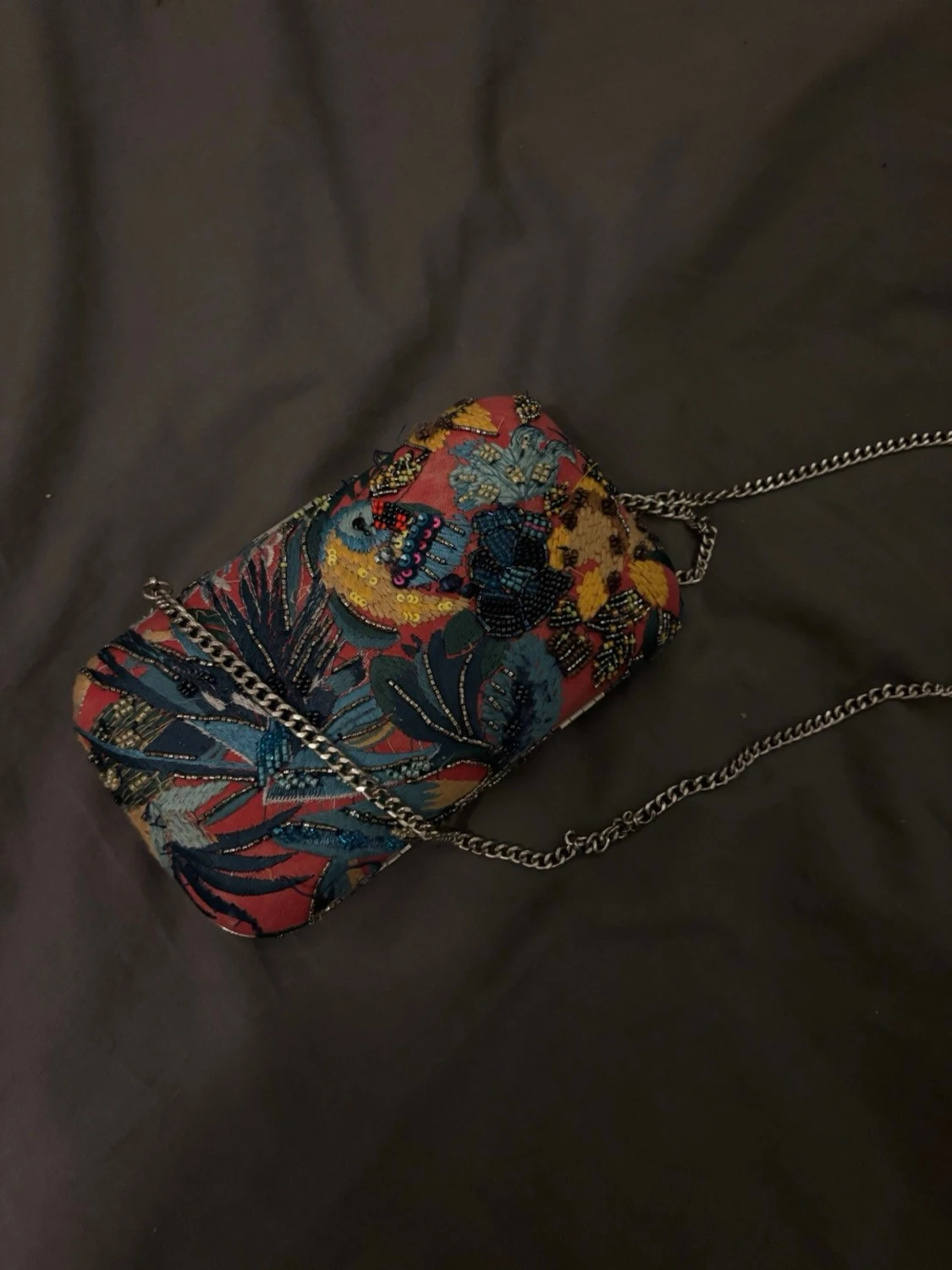 Färgglad kuvertväska med kedja - 1