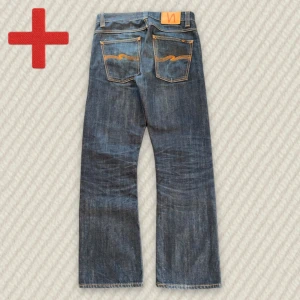 Nudie Jeans Bootcut Regular Ralf Selvedge - Ett par otroligt feta Selvedge Bootcut Nudie Jeans! Modell: Regular Ralf, Storlek: 31/32. Riktigt fint skick, skriv om du har frågor!  Mått: Storlek på tag – 31/32, Midja – 41 cm, Lår – 30 cm, Innersöm – 79 cm, Längd – 104.5 cm, Benöppning – 23 cm