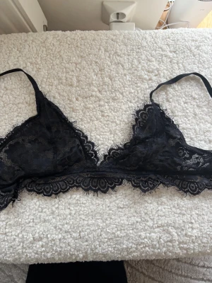 Spets bralette Nakd - Spets bralette från Nakd