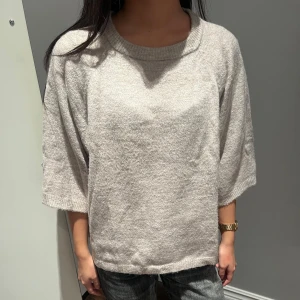 Trekvartsärmad stickadtröja - Säljer denna snygga stickade tröja med trekvartsärm