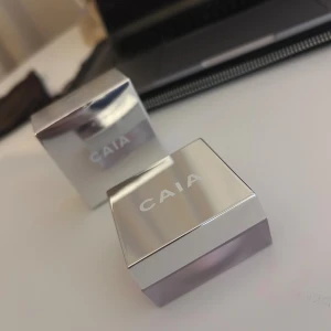 CAIA Wake Me Up Powder Rhubarb - Wake Me Up Powder från CAIA i nyansen Rhubarb. Aldrig använd. Nypris 245kr