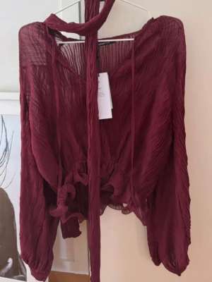 Jätte fin rödvin blus 🌺 - Jätte fin ny blus med jätte fina detaljer 🌺