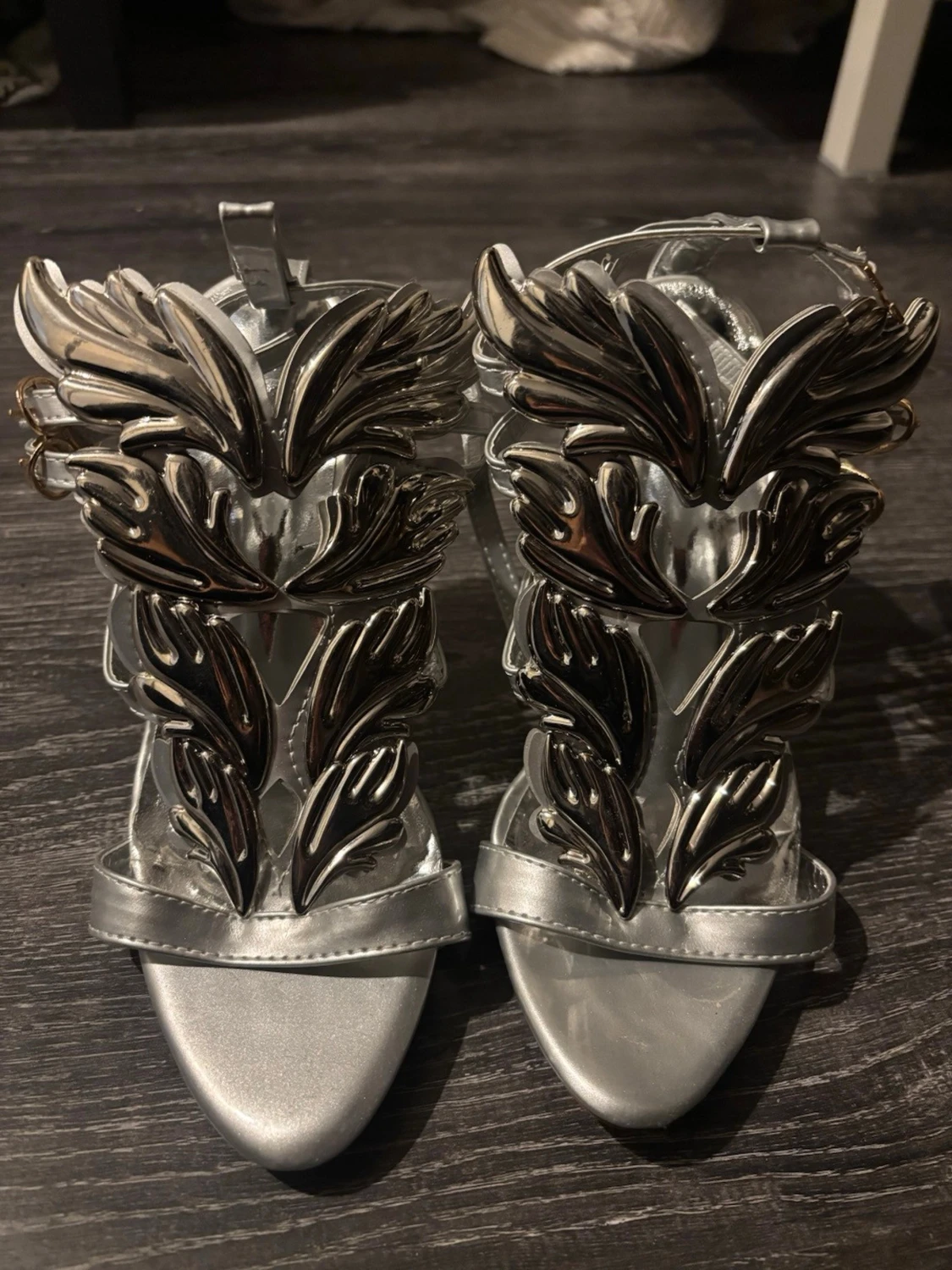 Silvriga klackar  - 1