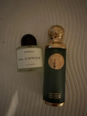 Baldafrique och imperial valley - Bal D'afrique och imperial valley. Upphämtning i centrala Stockholm  Imperial valley 200ml 1100kr Bal D'afrique 100ml 1700kr Båda är nästan helt fulla byredon kanske har cirka 90+ ml kvar och imperial valleyn kan man inte se ens att vätskan har gått ner.  Byte är intressant det är bara att skriva och om du är intresserad av båda kan vi kanske komma fram till ett paketpris.