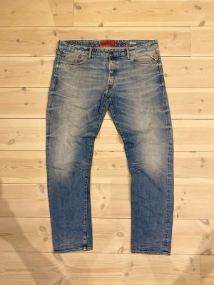 Replay jeans - Säljer ett par fina jeans från replay i storleken W38 L34. Jag lovar dig ett par fina jeans till ett riktigt bra pris! Hör av er om ni undrar något.