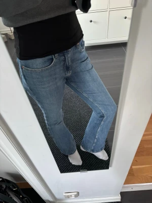 Ljusblåa jeans - Superfina, ljusblåa lågmidjde jeans! Ej använda, skicket är som nytt så märken för användning finns inte. 