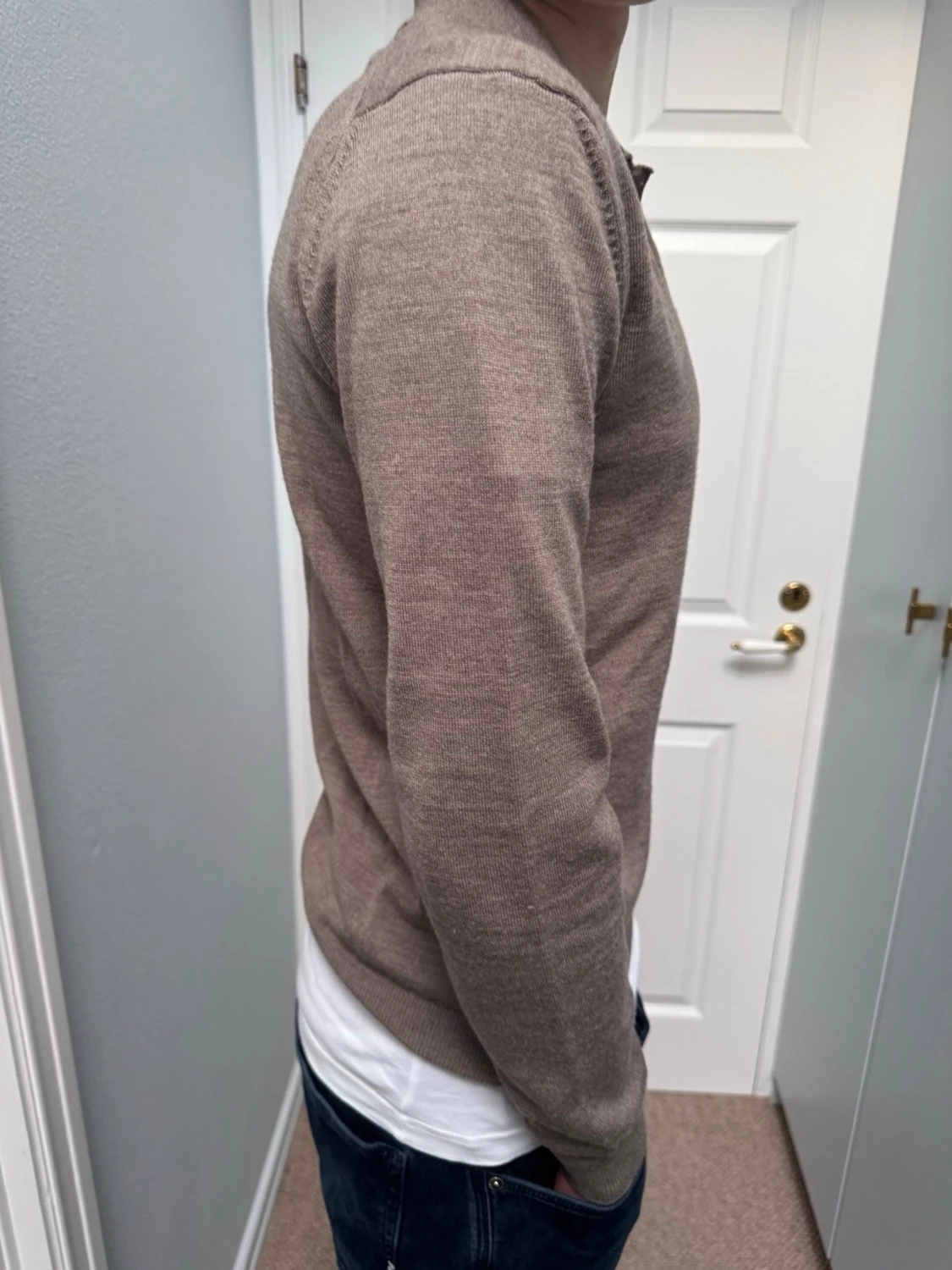 Beige långärmad tröja med krage - 1