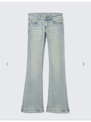 Weekday jeans - Snygga ljusblå lowwaist jeans!!