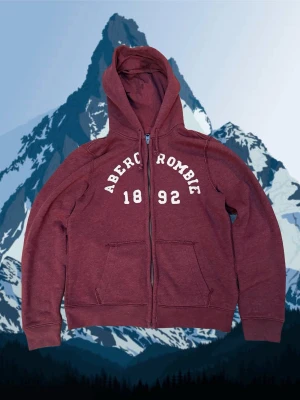Abercrombie zip hoodie M - Säljer en sjukt snygg Abercrombie i storlek M. Den är mycket bra skick 9,5/10 och true to size. Bara att höra av dig vid frågor😃  Mått:  Längd: 69 cm  Bredd: 53,5 cm