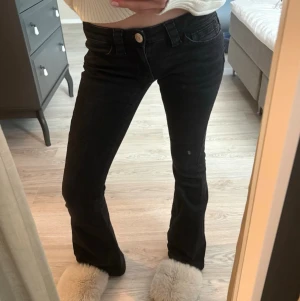 Bootcut jeans - Jättefina svarta bootcut jeans från Gina Tricot 14+💕💕 (uppsydda, kan skicka mått)