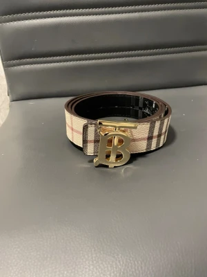 Burberrybälte - 115 cm