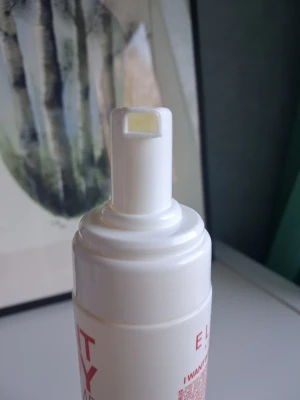 I want body volume foam (ny) - Säljer denna oanvänd ångsam produkt från eleven australia 200ml. En lätt mousse som ger volym och kontroll. Nypris på lyko 285kr. 