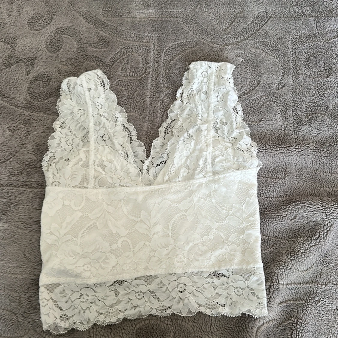 Vit spetsig linnetopp från Amisu XS - 1