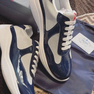 Prada coups  - Säljer mina Prada coups då jag inte använder dom och använder för det mesta mina ultraboost som jag älskar. 