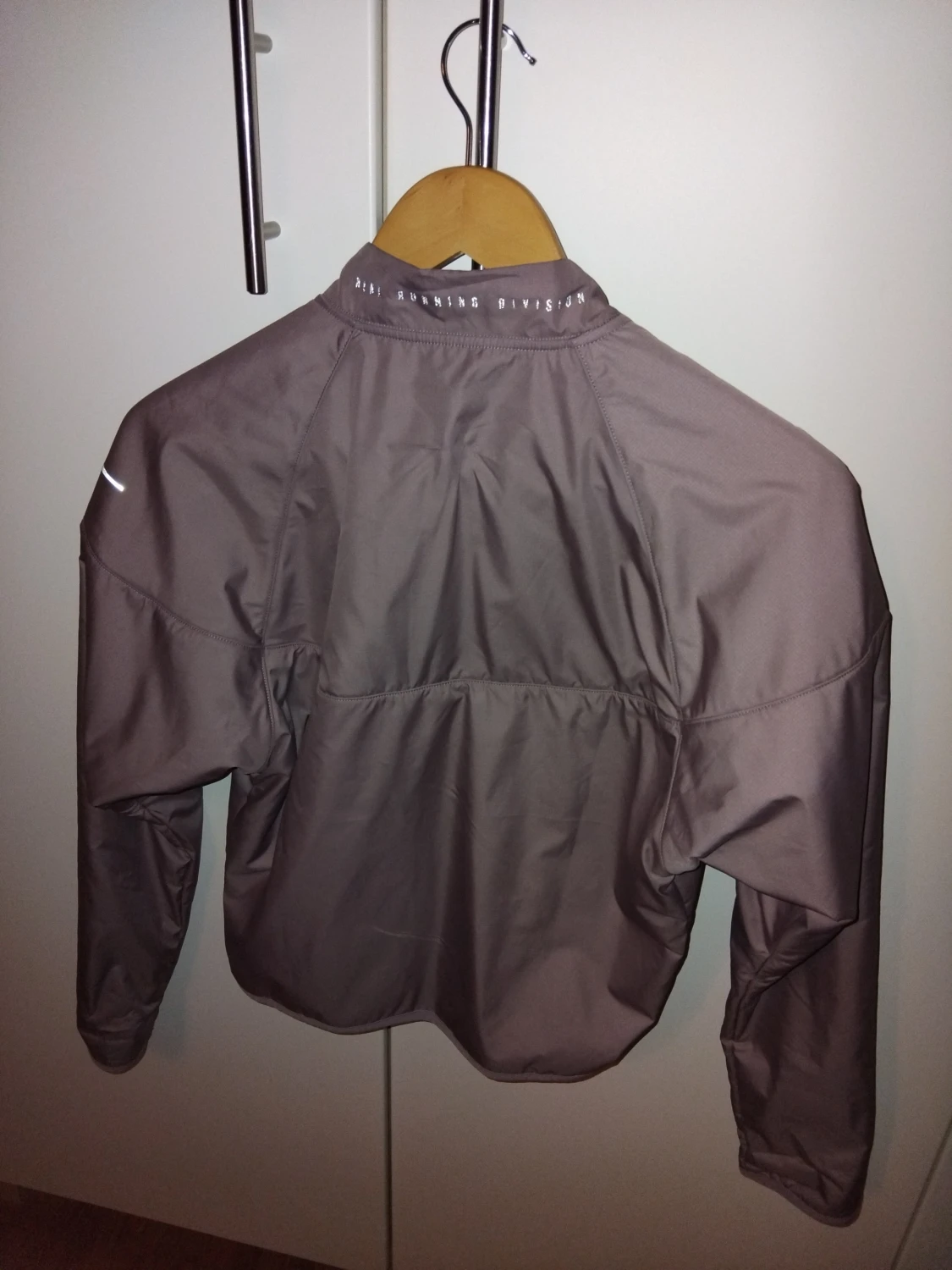 Gammaldagsrosa vindjacka Nike Running Division