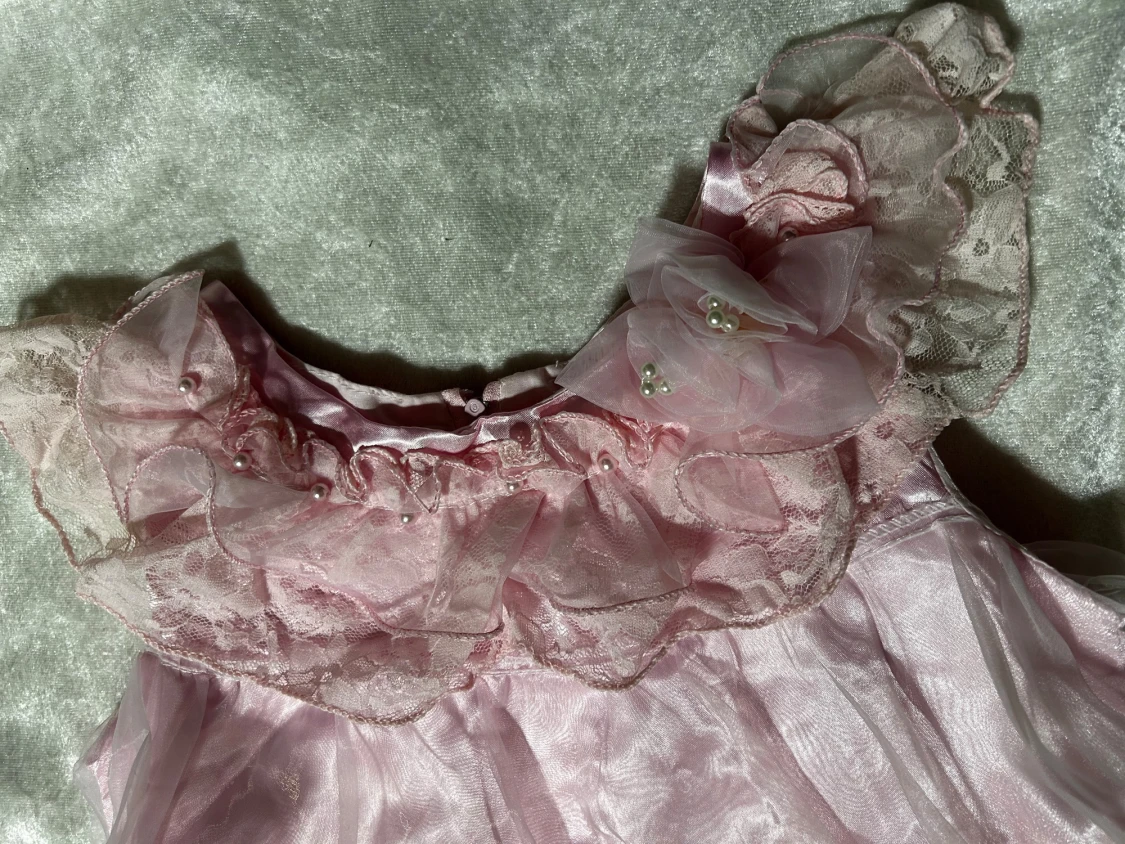 Barn Rosa volangklänning med spets och pärlor - 1