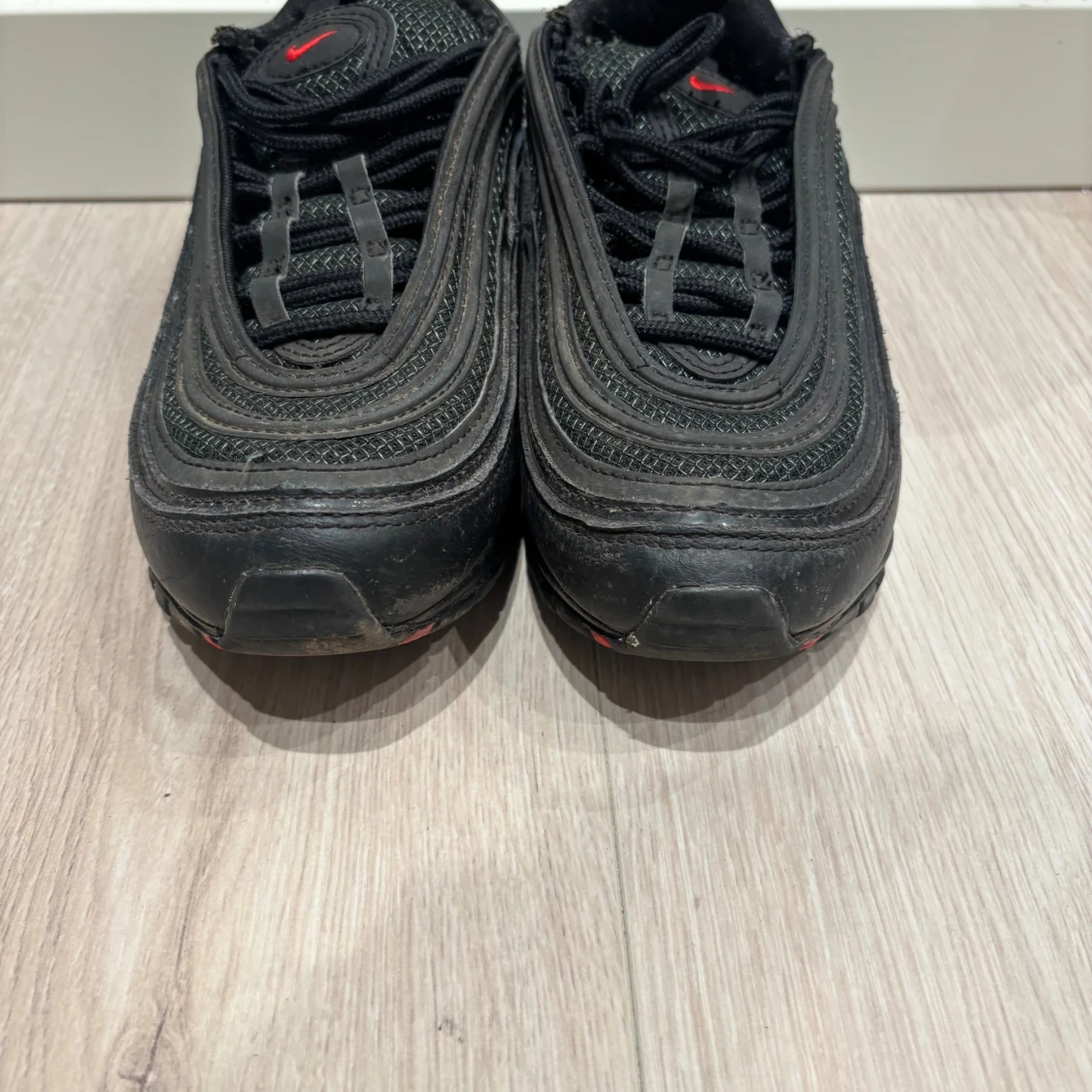 Nike Air Max 97 svarta med röda detaljer - 1